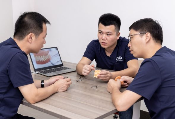 Producción en colaboración del laboratorio dental Istar en China