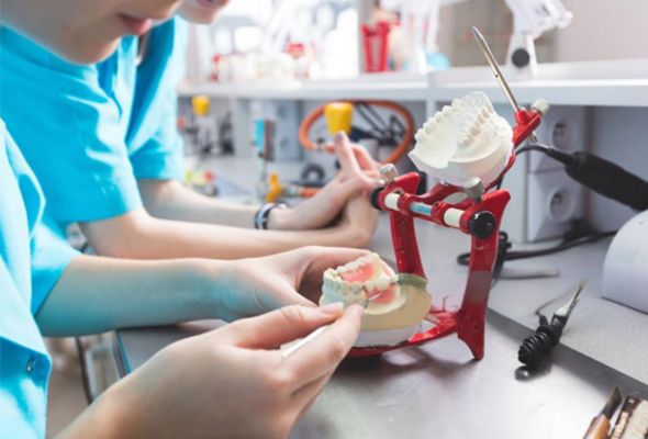 Processo di produzione del laboratorio di protesi al cromo cobalto Istar