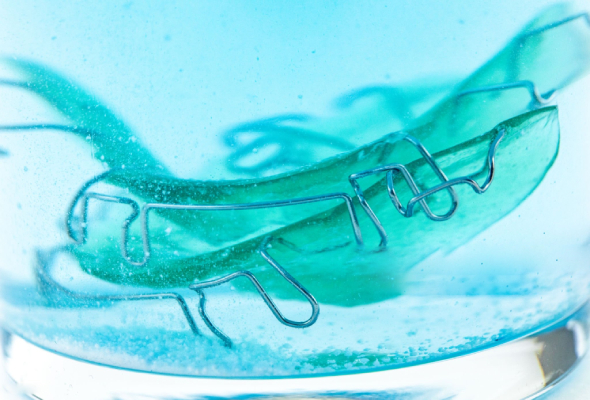 Linee guida professionali per la cura del Retainer Hawley